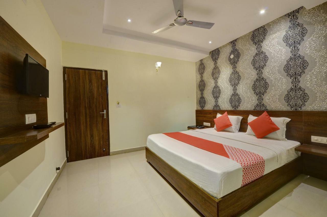 Capital O Hotel Samanvi International Belur  Екстер'єр фото