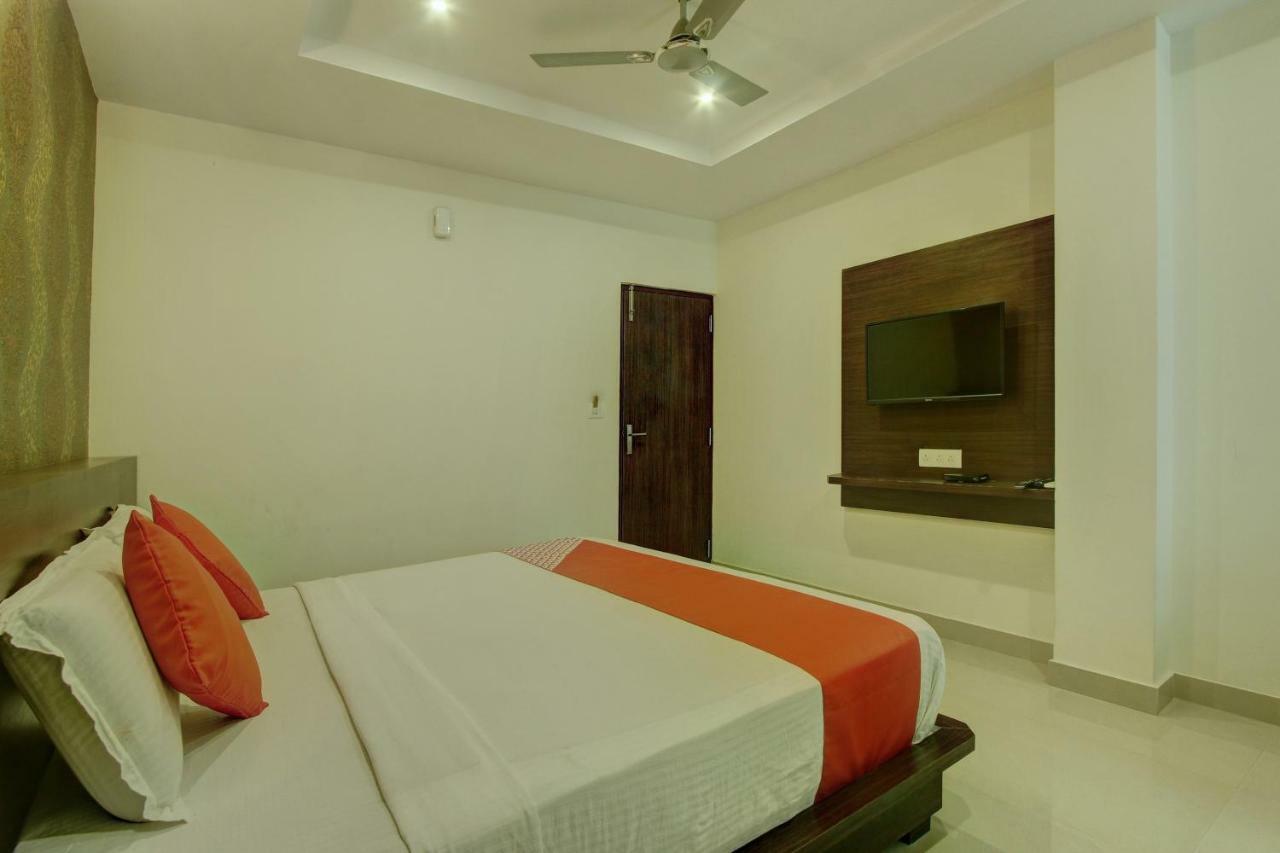 Capital O Hotel Samanvi International Belur  Екстер'єр фото